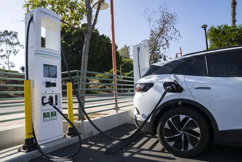 Texas Plans To Place Charging Stations For Electric Cars Every 50 Miles On Most Interstates
